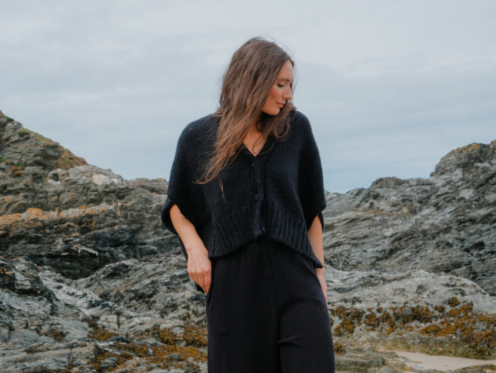 Neirami Buttoned Poncho | Black - Image 2
