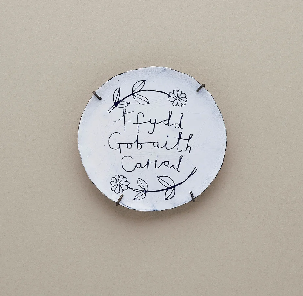Buddug Plate 'Ffydd Gobaith Cariad'